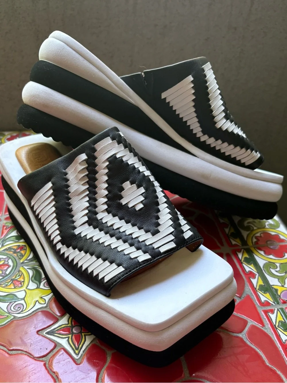L'Amour des Pieds Eviana Black & White Platform Slide